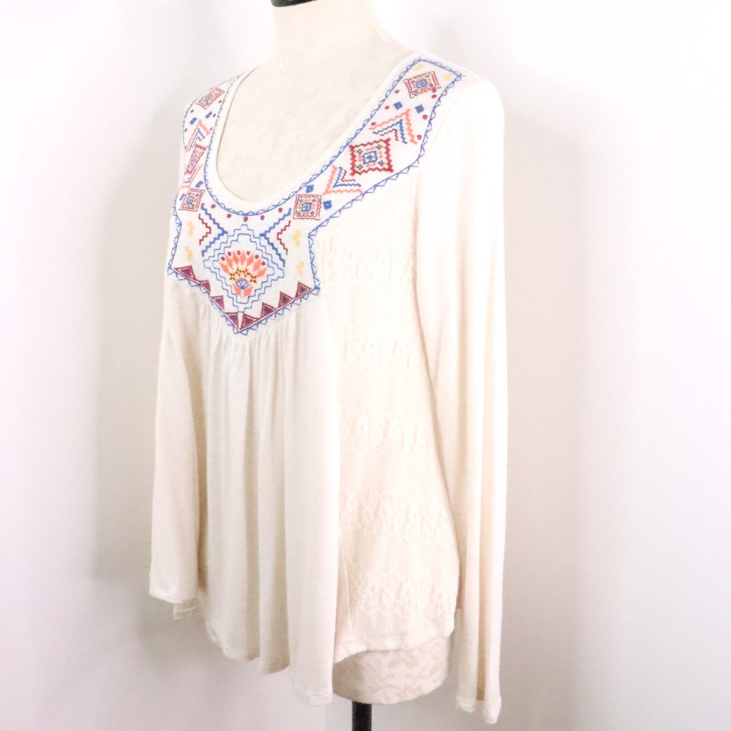 Arizona Jeans Co Women’s / Juniors L Boho Tribal Embroidered Stretch Top